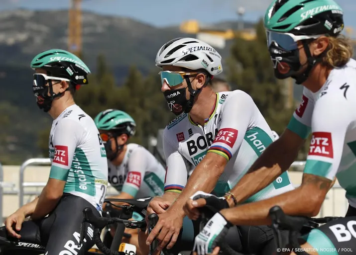 tourpeloton vertrokken voor derde etappe
