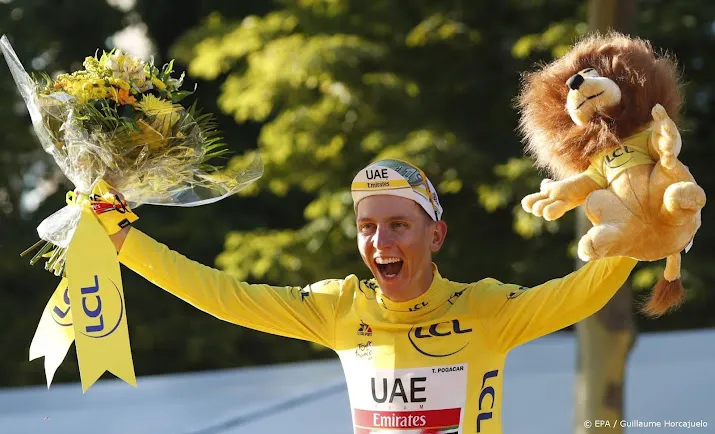 tourwinnaar pogacar blijft langer bij ploeg team emirates