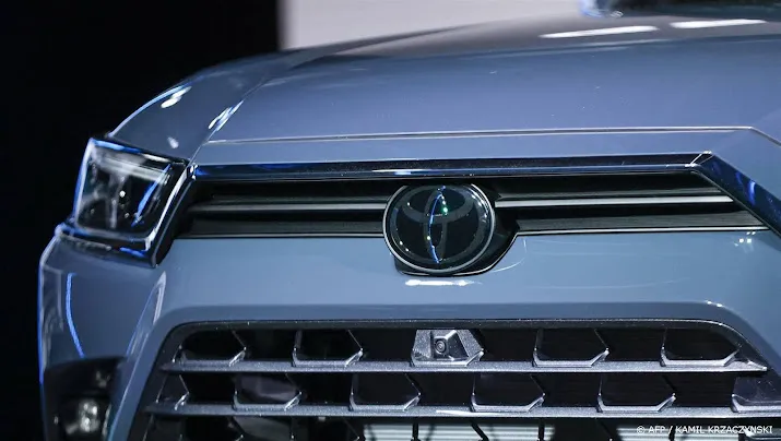 toyota verhoogt winstverwachting dankzij goedkopere yen