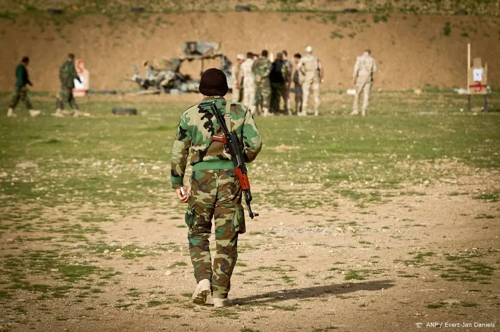 trainingsmissie irak tijdelijk stilgelegd