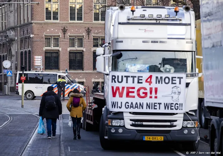 trams en bussen moeten om centrum den haag heen rijden