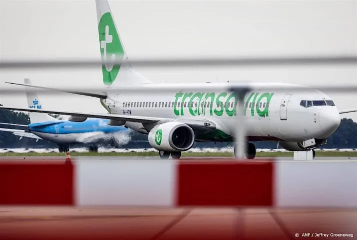 transavia schrapt 5 procent van vluchten wegens vliegtuigtekort