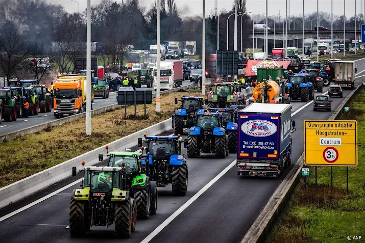 transportbranche roept boeren op te stoppen met blokkades