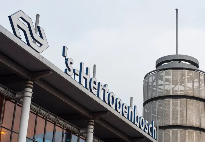 treinverkeer den bosch plat door brand school
