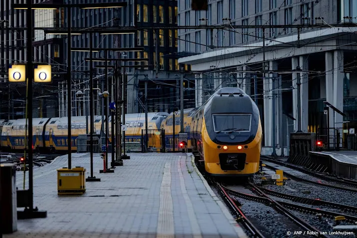 treinverkeer in regio amsterdam vanaf 20 00 uur weer mogelijk