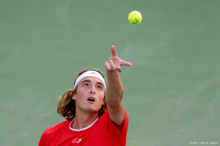 tsitsipas verslaat boze paire