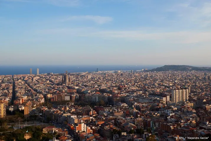 tui inventariseert hoeveel vakantiegangers in barcelona zitten