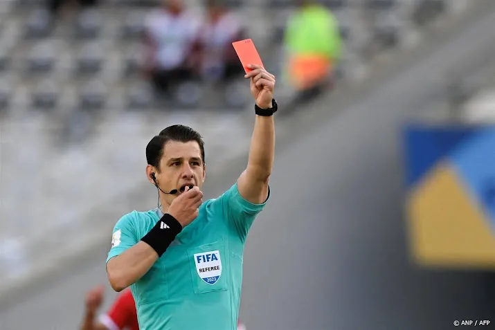 turkse voetbalcompetitie stilgelegd om neerslaan scheidsrechter
