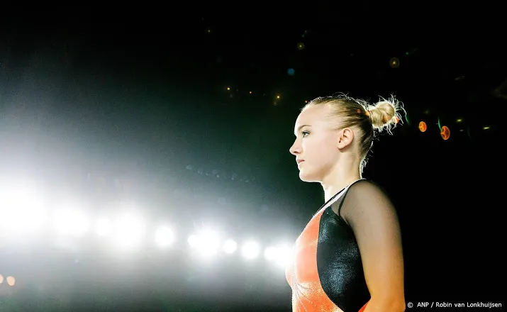 turnster wevers vertelt op vloer haar verhaal