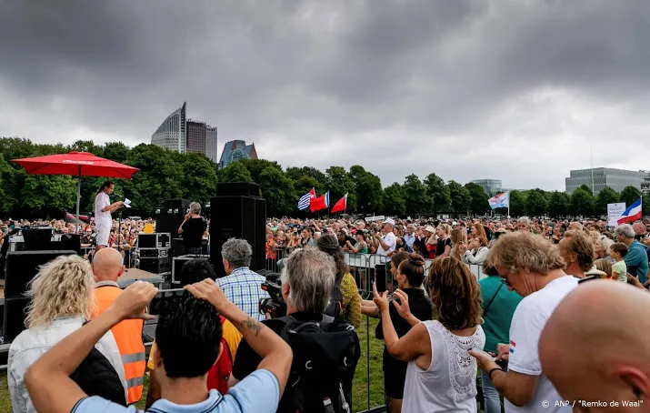 twee aanhoudingen bij demonstratie viruswaanzin op malieveld