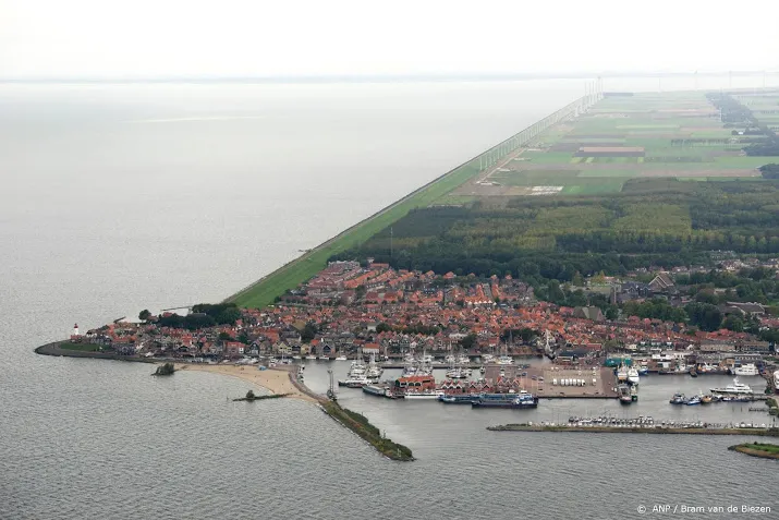 twee arrestanten 16 urk weer vrij