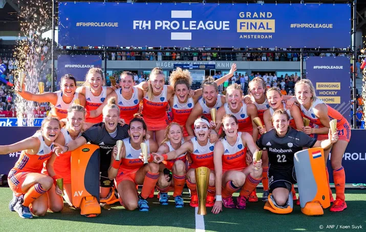 twee hockeysters weg bij oranje vanwege coronavirus