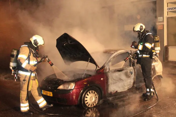 twee jongeren opgepakt voor reeks autobranden