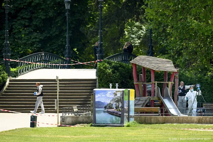 twee kinderen nog in levensgevaar na steekpartij annecy