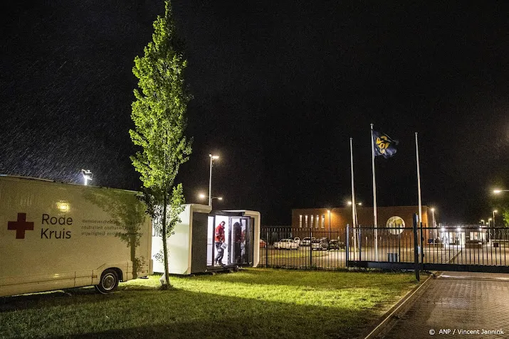 tweede exloermond neemt honderd asielzoekers over van ter apel
