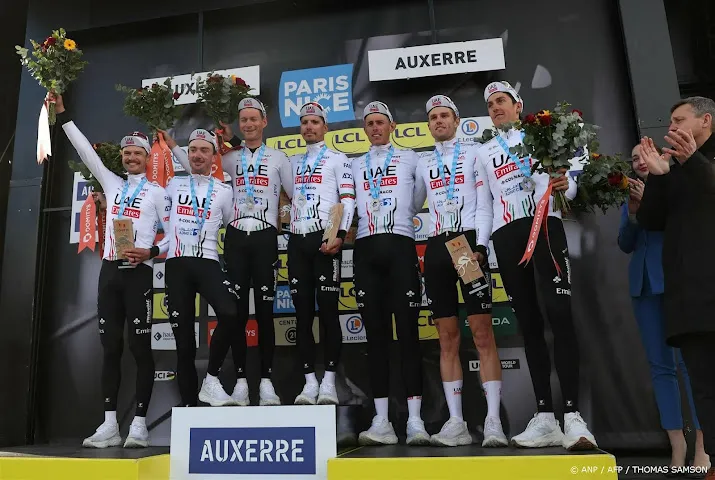 uae team emirates wint ploegentijdrit in parijs nice visma zesde