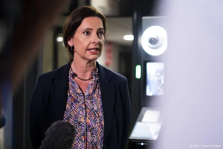 uitermark bzk ga kabinetsleden aan basislijn rechtsstaat houden