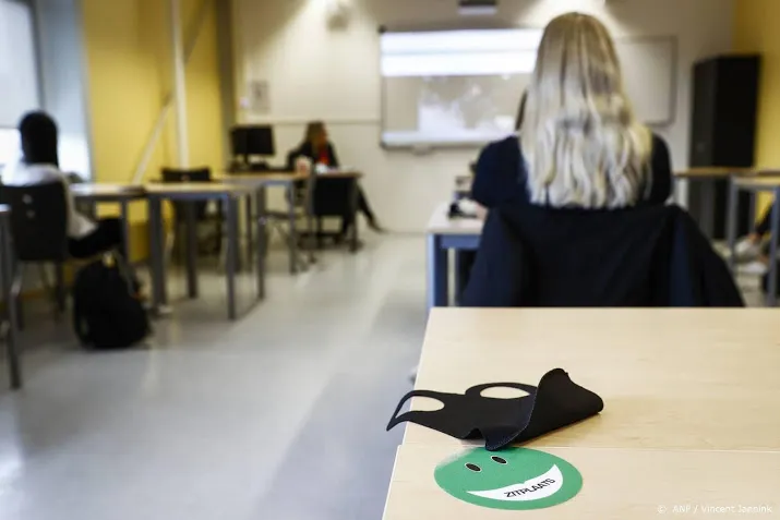 uitstel stelt studenten teleur universiteiten zien perspectief