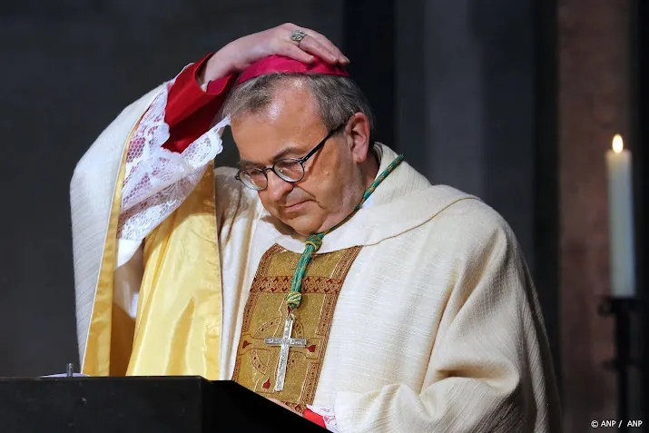 uitvaart bisschop harrie smeets in roermondse kathedraal