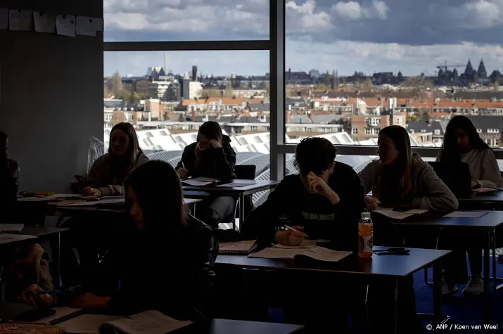 unicef pleit opnieuw voor volledig openen middelbare scholen