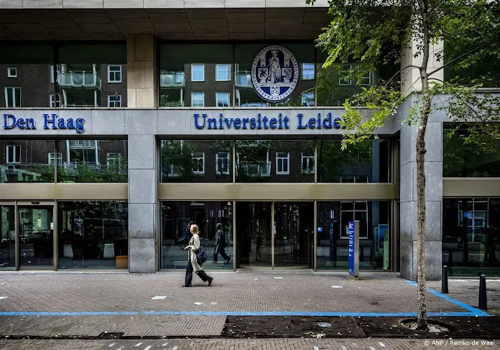 universiteit colleges bezet pand afgelast mensen naar buiten