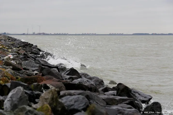 urnen per ongeluk in zee gevallen