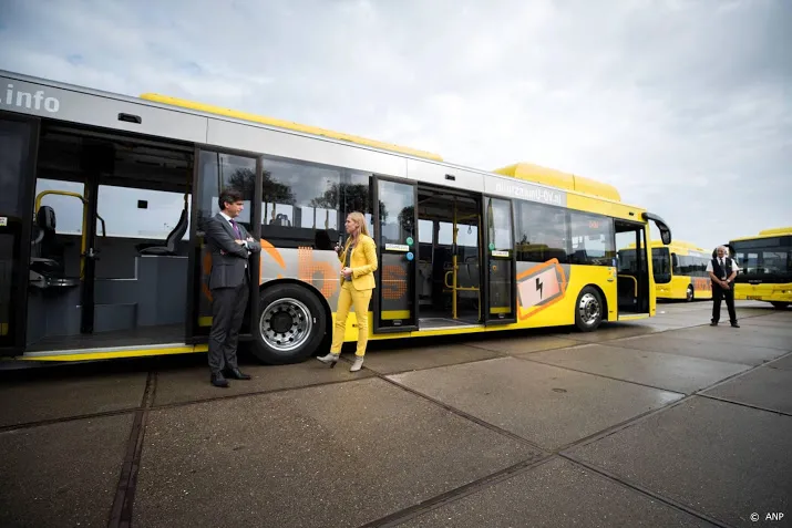 utrechts ov bedrijf zet extra bussen in voor vitale beroepen