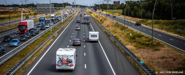 vakantie begint voor zuiden automobilisten kunnen in files komen