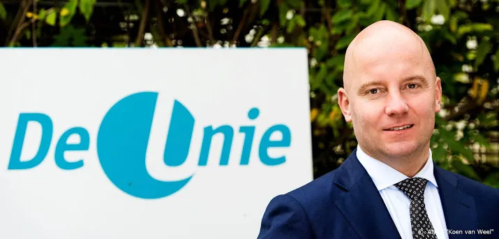 vakbond de unie over voorwaarden steun blijf van salarissen af