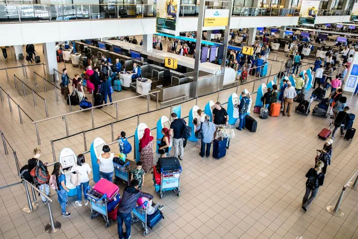 vakbond dreigt met acties op schiphol