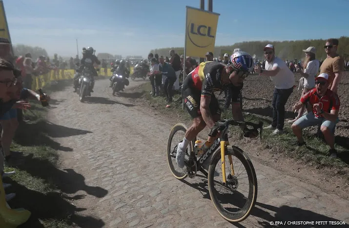 van aert op tijd fit voor tour de france na knieklachten
