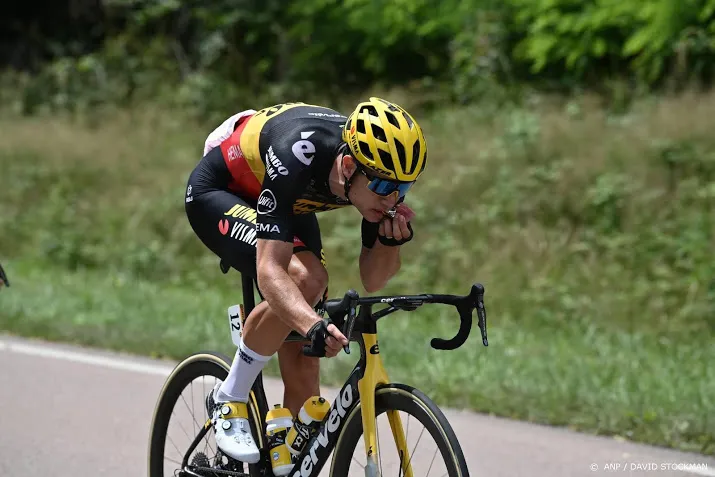 van aert vecht aloud duel met van der poel uit in langste tourrit