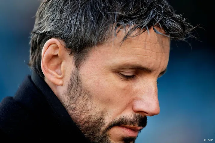 van bommel denkt bij psv nog niet aan opgeven