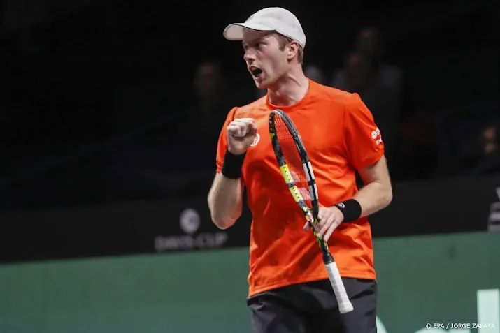 van de zandschulp volgt griekspoor naar kwartfinale in pune