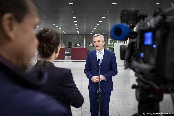 van der burg over opvang gemeenten lopen tegen grenzen aan