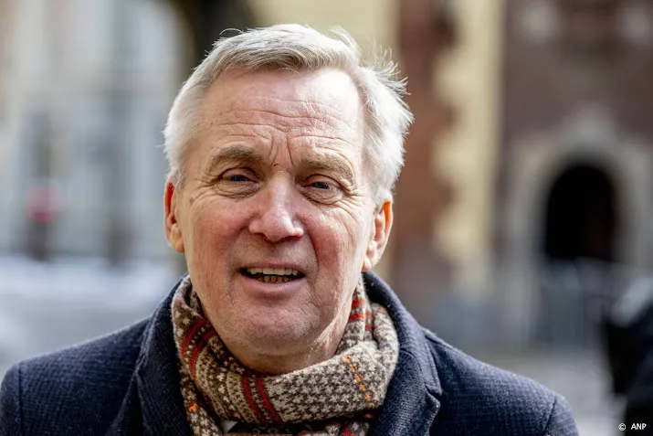 van der burg wil nog geen gebouwen vorderen voor vluchtelingen