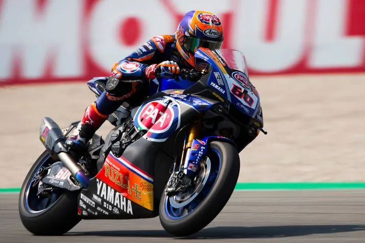 van der mark tweede op feestje yamaha