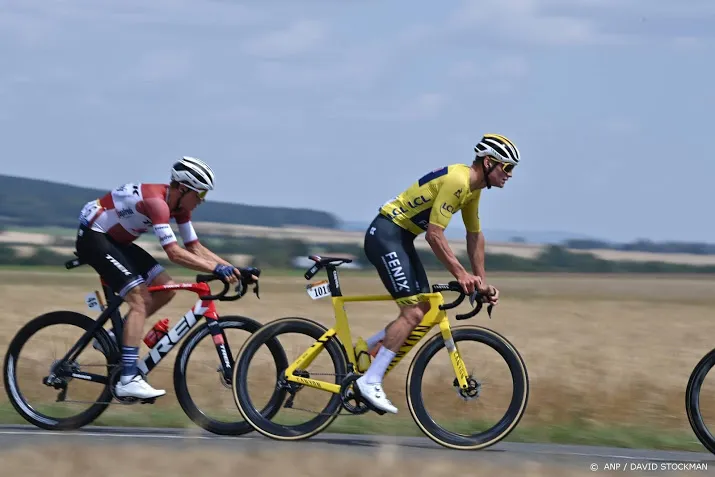 van der poel behoudt geel sloveen mohoric wint langste tourrit
