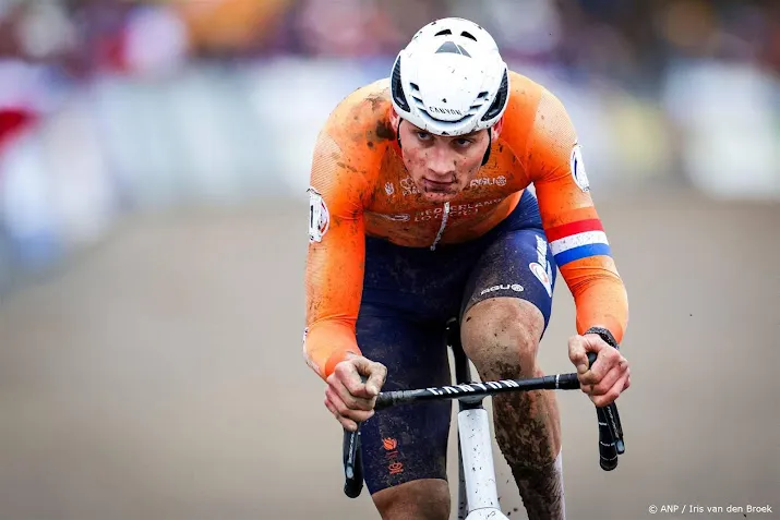 van der poel dik ingepakt van start in koude luik bastenaken luik