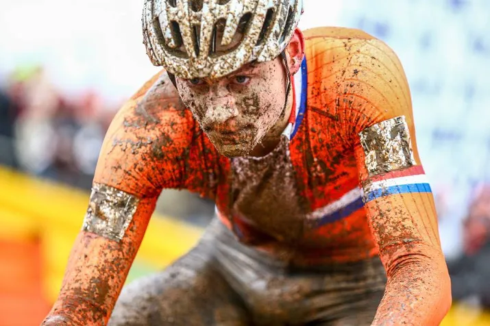 van der poel weer baas in de modder
