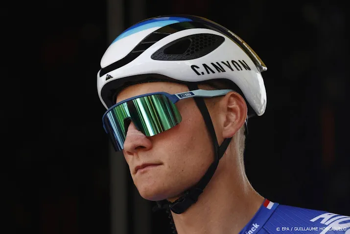 van der poel werkt in veertien veldritten toe naar wk