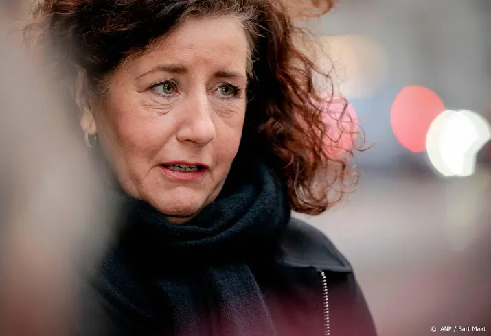 van engelshoven teleurgesteld over aantal vrouwen in topposities