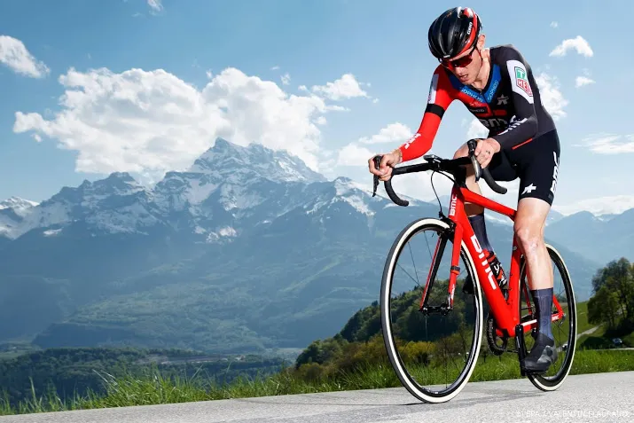 van garderen stapt af met gebroken hand