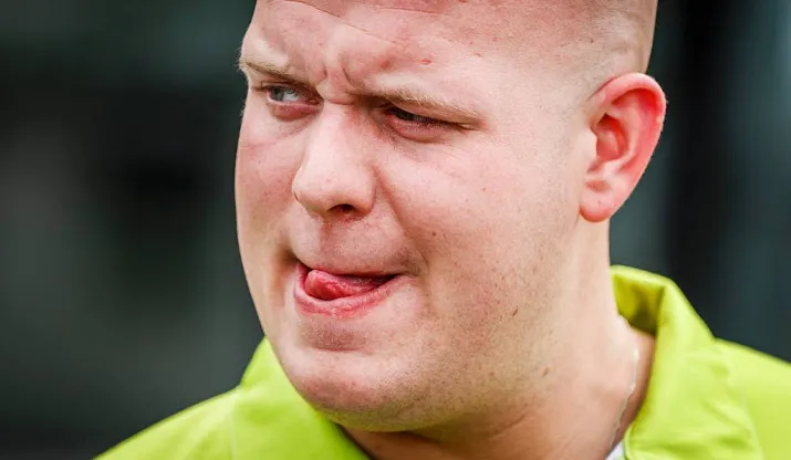 van gerwen verliest na zes gemiste pijlen
