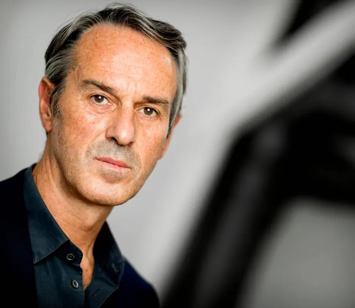 van hove nog altijd getrouwd met het theater
