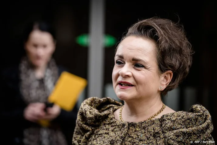 van huffelen blijf in gesprek om te komen tot excuses slavernij