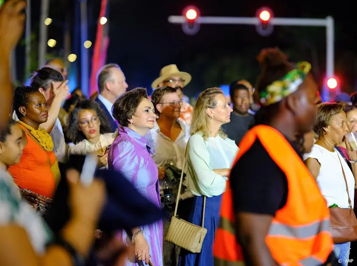 van huffelen geeft curacaose held tula eerherstel in toespraak