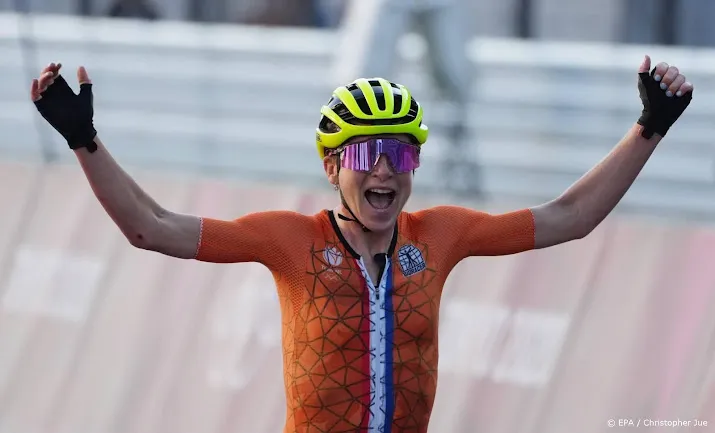 van vleuten klopt vollering in omloop bij de vrouwen
