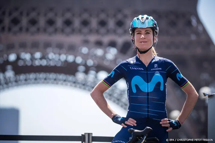 van vleuten pakt leiderstrui tour de france femmes met lange solo