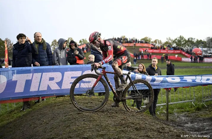 veldrijder iserbyt blijft van der haar voor in cross kortrijk